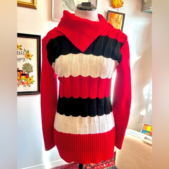 Late 60s / Early 70s Mod Ribbed Knit Turtleneck Sweater - Picture 1 of 7